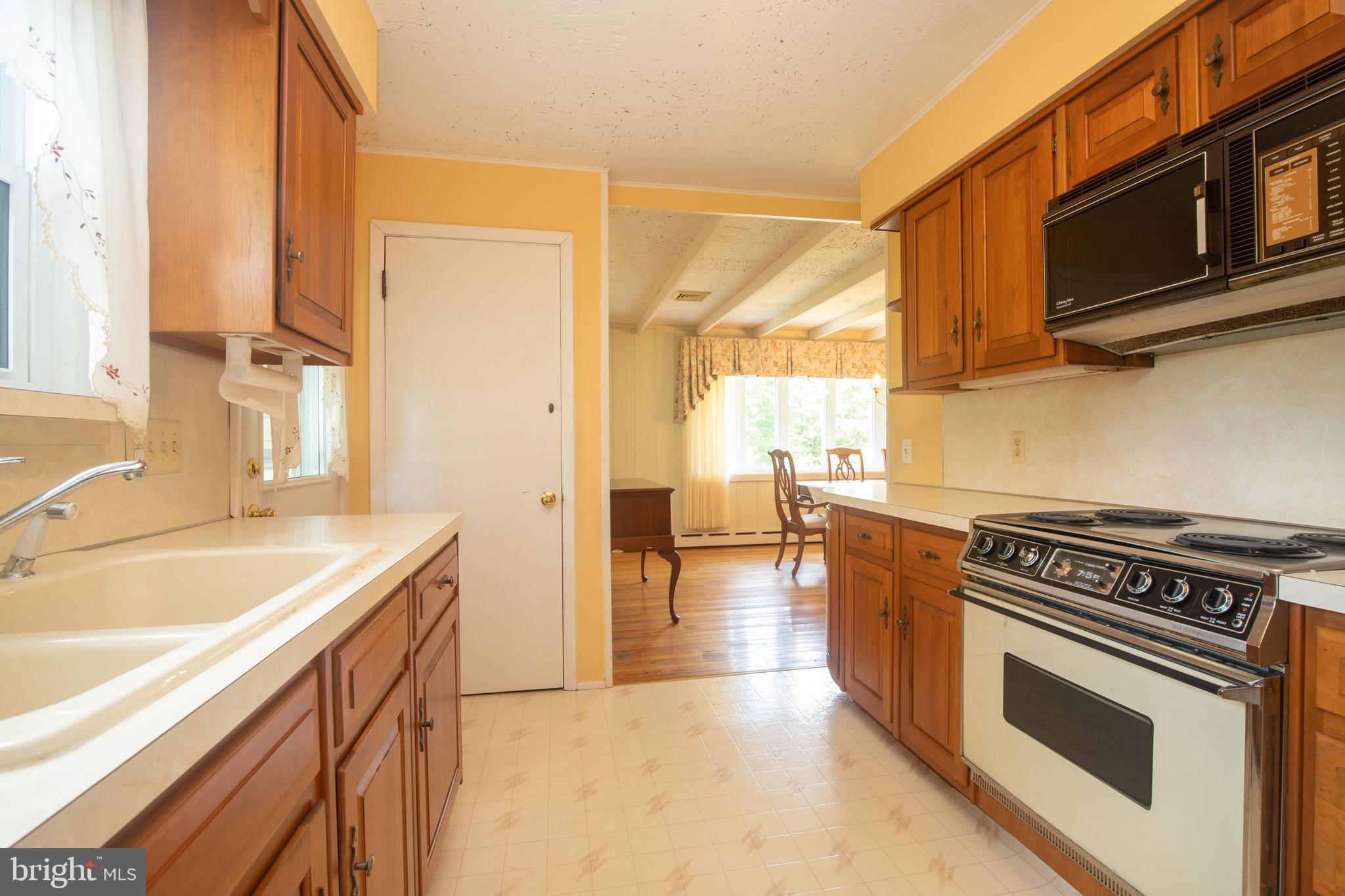 285 Pennington Harbourton Road Pennington, NJ 08534 - Photo 6 of 11 Kitchen