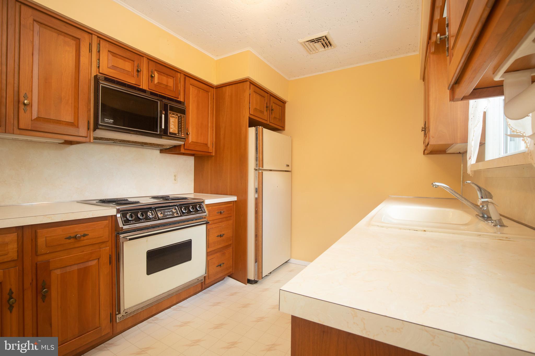 285 Pennington Harbourton Road Pennington, NJ 08534 - Photo 7 of 11 Kitchen