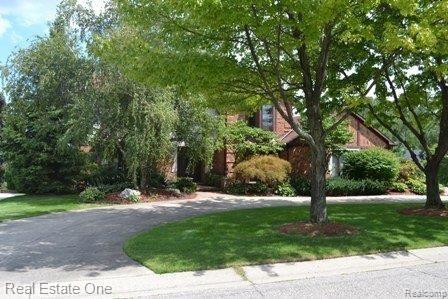Updated Col w/3 Car Garage