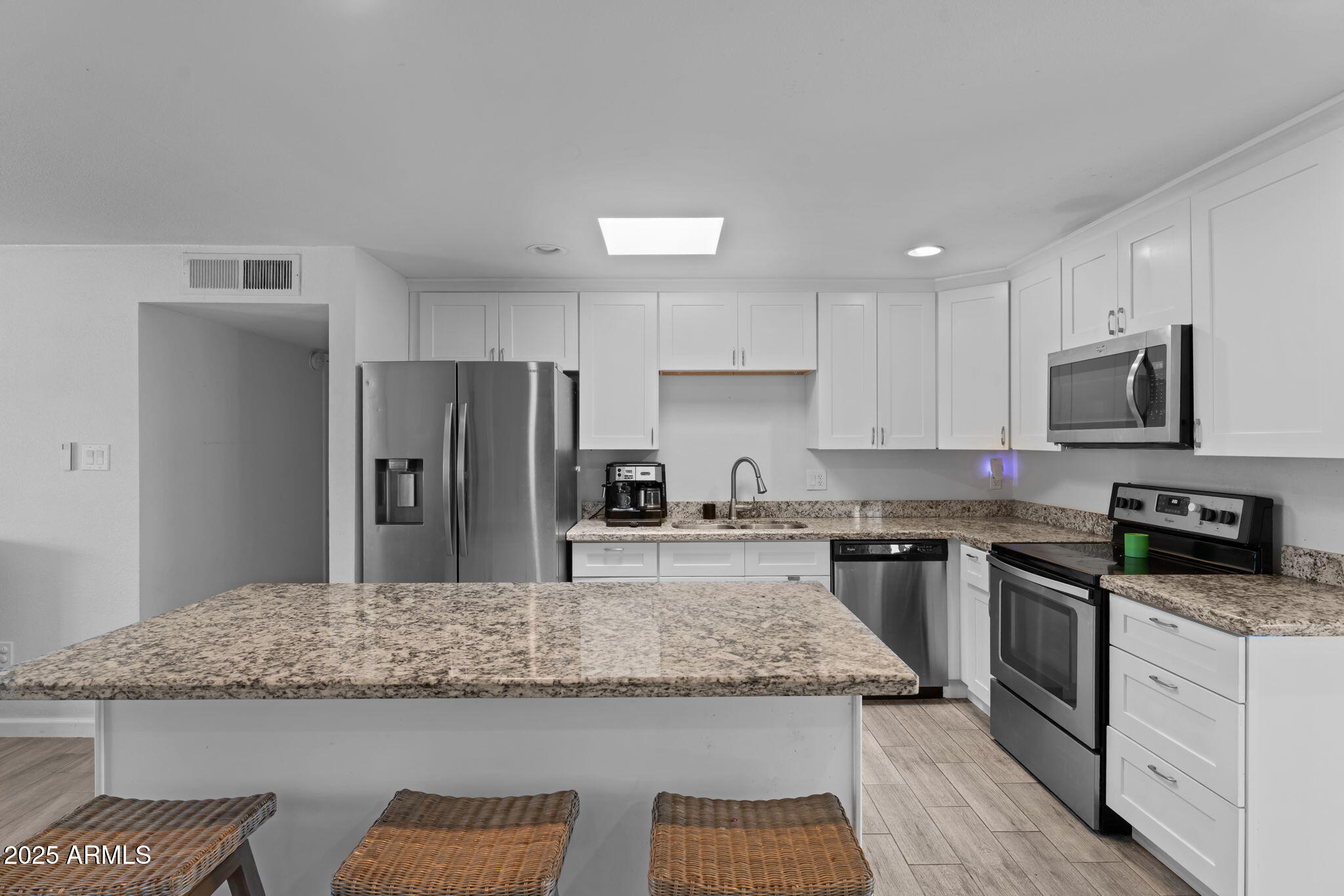 3615 East Hearn Road Phoenix, AZ 85032 - Photo 7 of 22 Kitchen