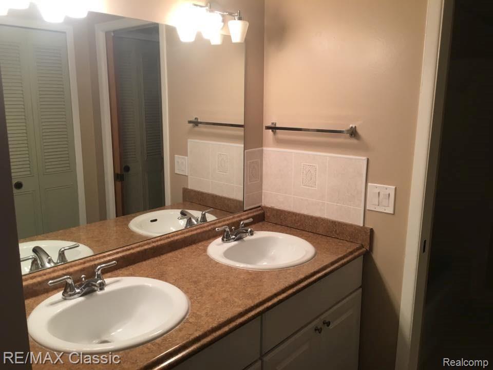 24812 Olde Orchard Novi, MI 48375 - Photo 11 of 13