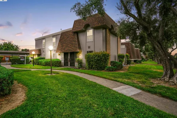 $209,950 | 5682 Hillsdale Boulevard, Sacramento, CA 95842