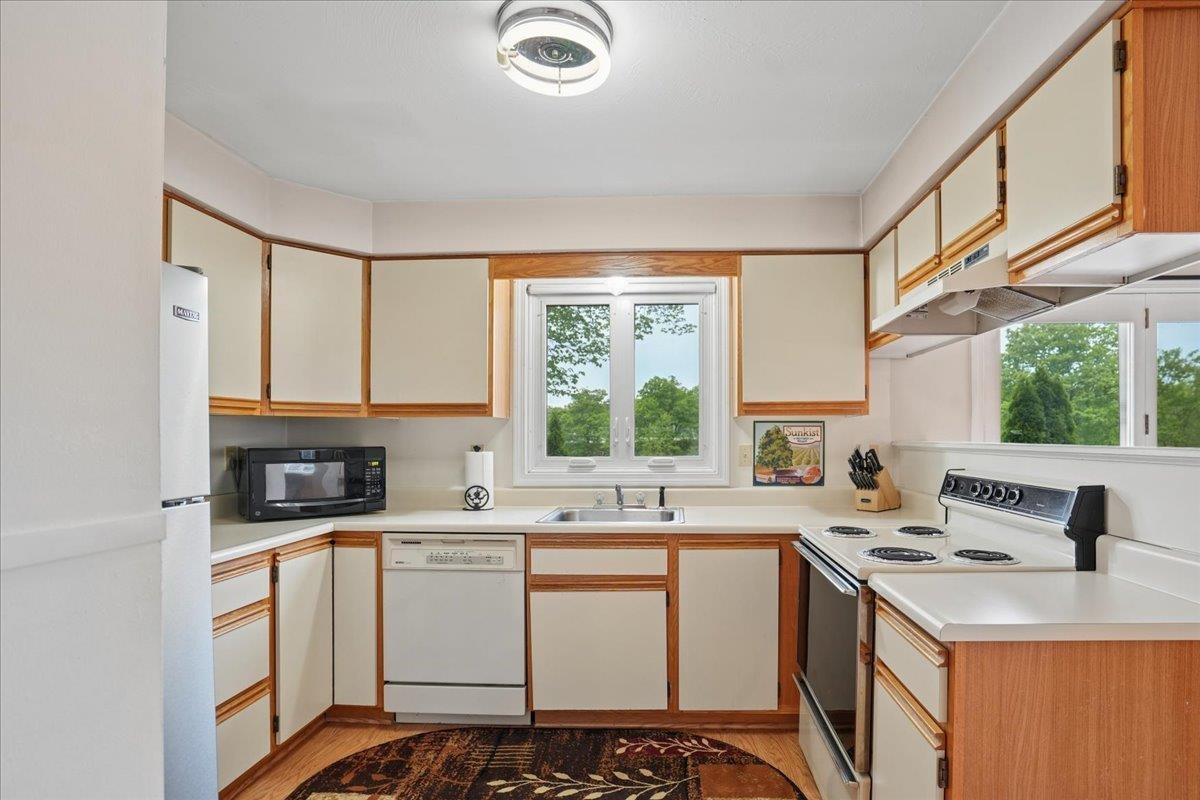 68 Emerald Street Manchester, NH 03103 - Photo 15 of 54
