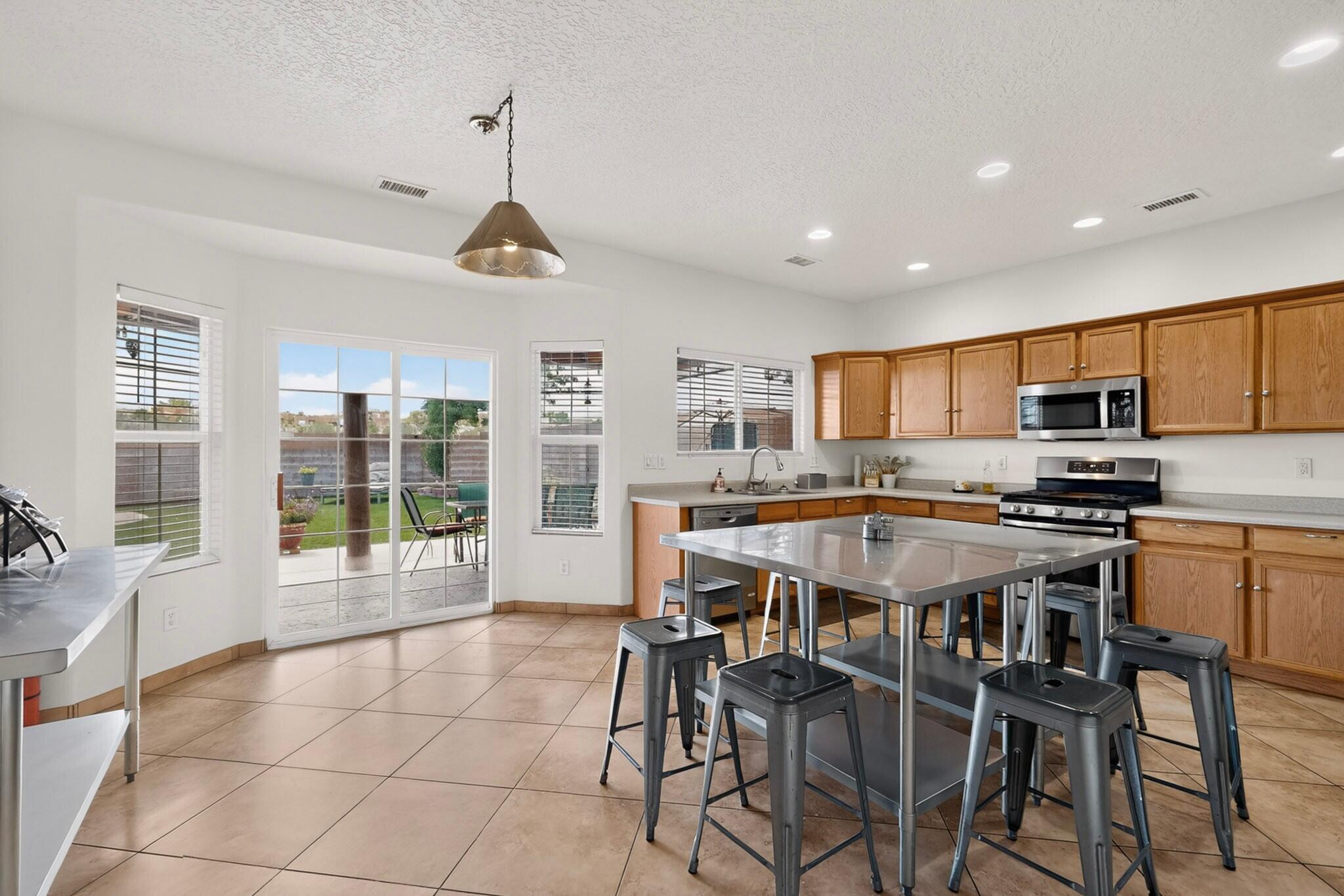 6512 Hurley Court Northeast Rio Rancho, NM 87144 - Photo 5 of 50 Gallery Image 5