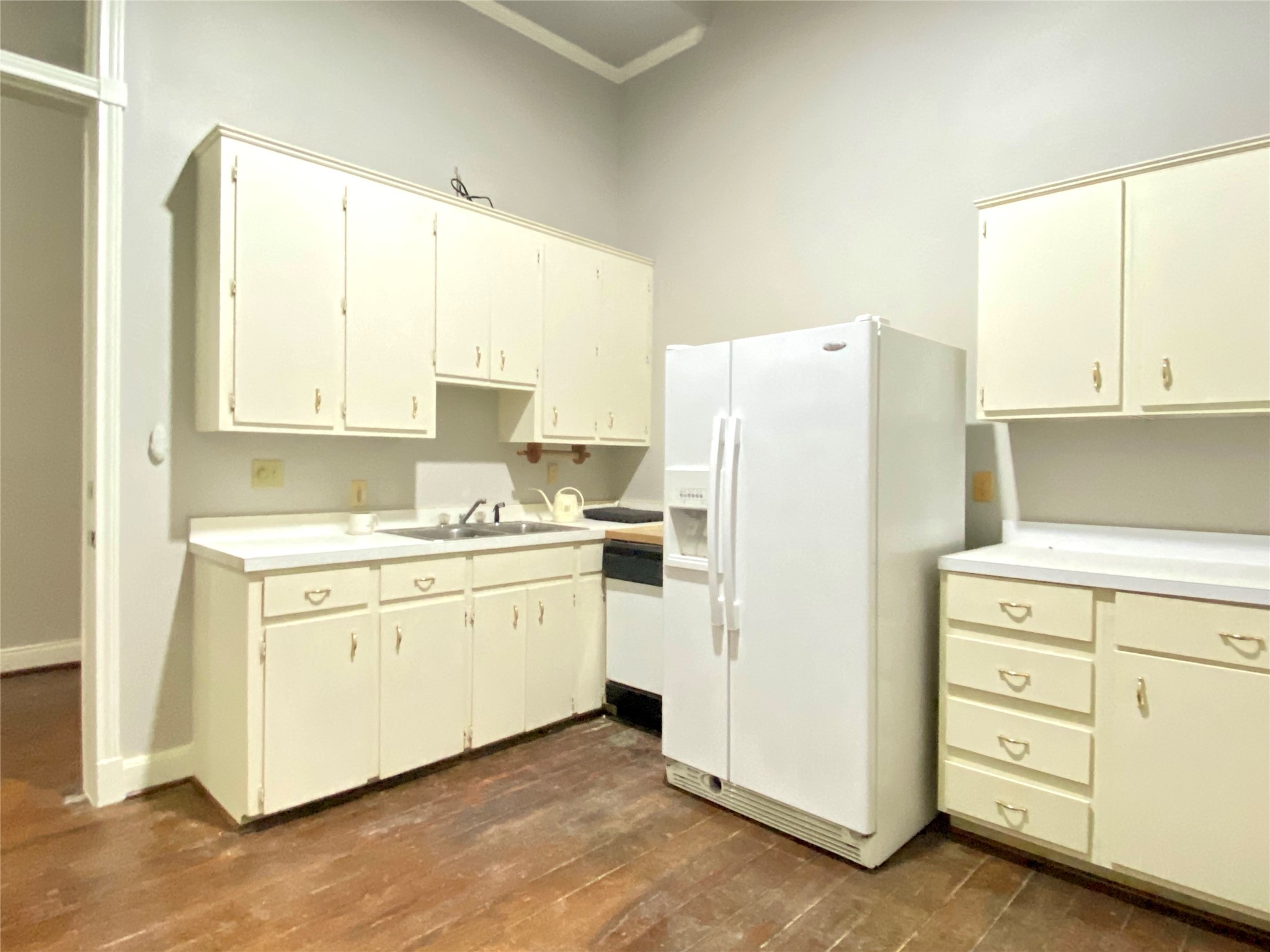 2319 The Strand, Unit 2A Galveston, TX 77550 - Photo 22 of 32 a kitchen with cabinets appliances and a window