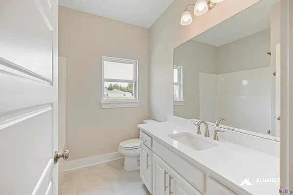 $369,990 | 26572 Vanissa Drive, Denham Springs, LA 70726