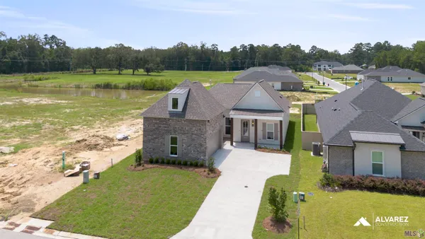 $369,990 | 26572 Vanissa Drive, Denham Springs, LA 70726