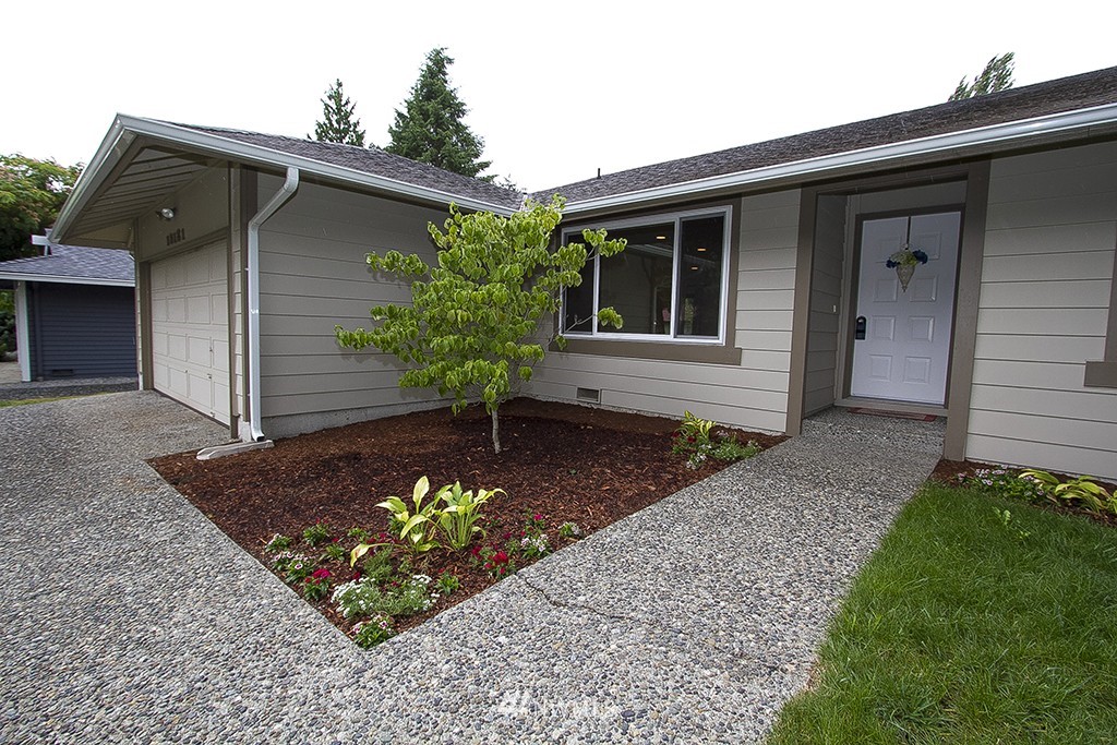 15121 111th Avenue Northeast Bothell, WA 98011 - Photo 2 of 16 Gallery Image 2