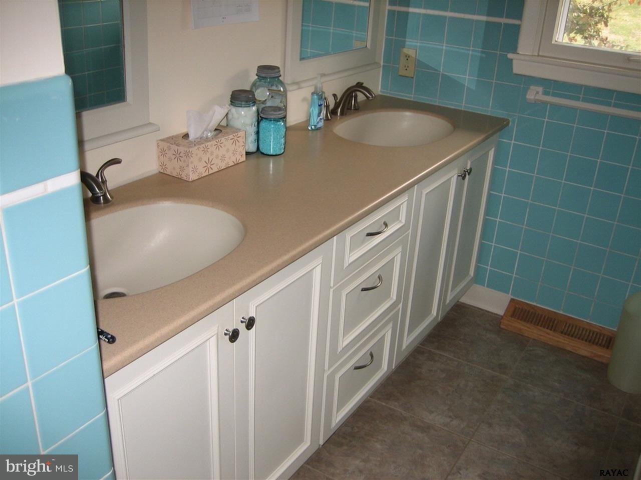 1210 Ruxton Road York, PA 17403 - Photo 18 of 25 Gallery Image 18