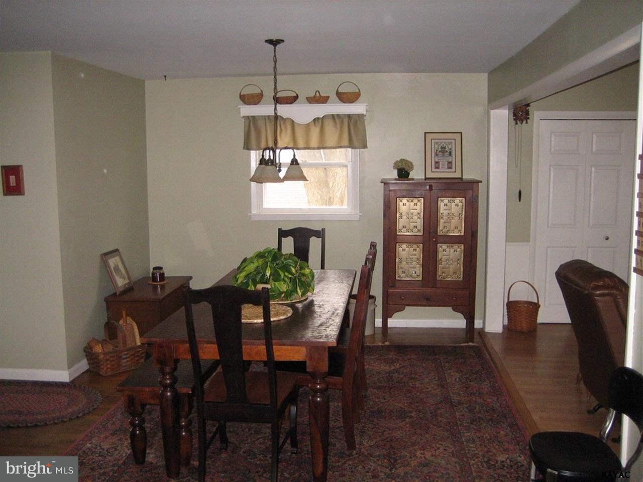 1210 Ruxton Road York, PA 17403 - Photo 4 of 25 Gallery Image 4