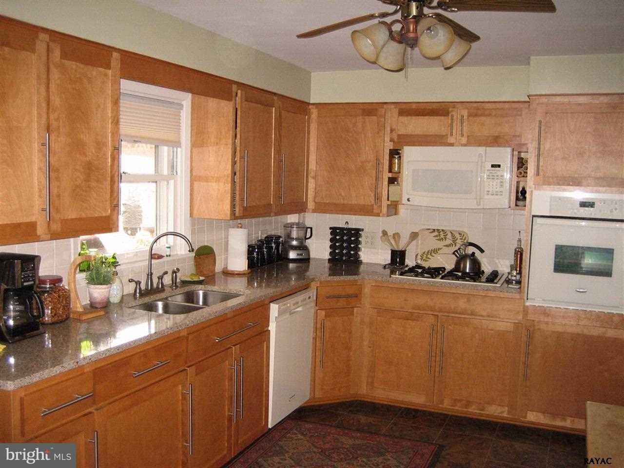 1210 Ruxton Road York, PA 17403 - Photo 10 of 25 Gallery Image 10
