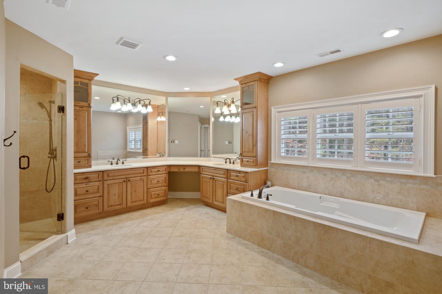 211 Kresson Gibbsboro Road Voorhees, NJ 08043 - Photo 22 of 35 Master suite bathroom - upper level