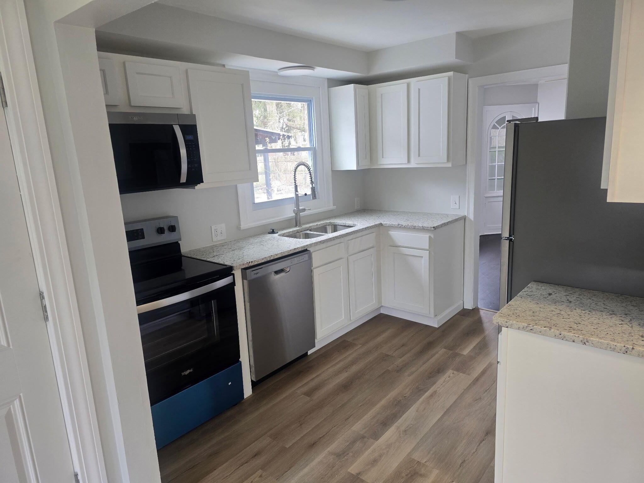 3950 Riverside Drive Columbus, OH 43220 - Photo 2 of 39 Current Kitchen with granite counters