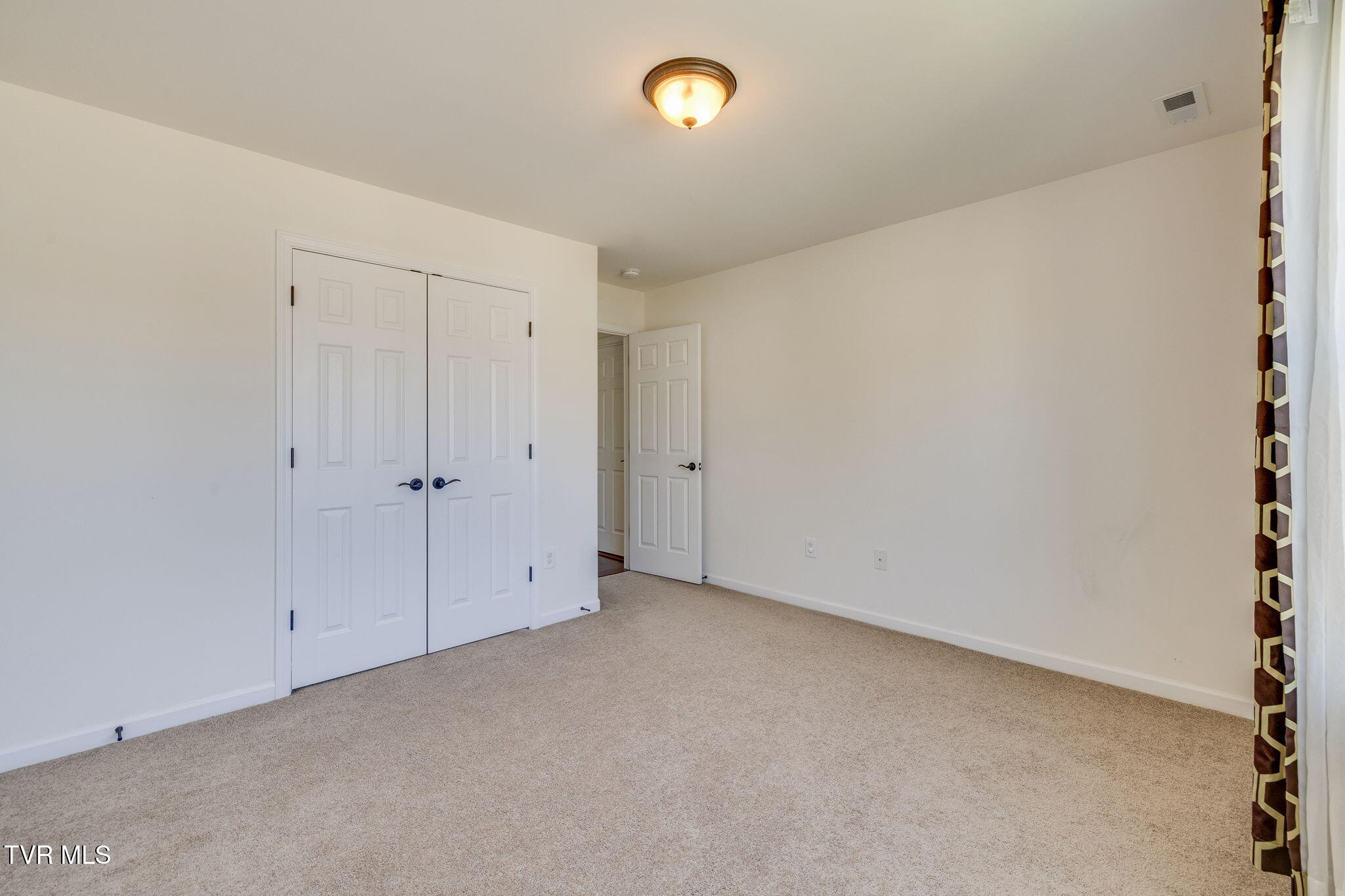 587 Suffolk Road Johnson City, TN 37615 - Photo 38 of 56 038
