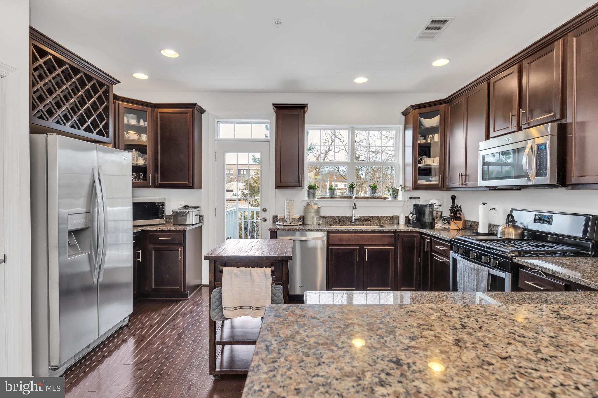 7450 Riding Meadow Way Manassas, VA 20111 - Photo 3 of 22 Gallery Image 3