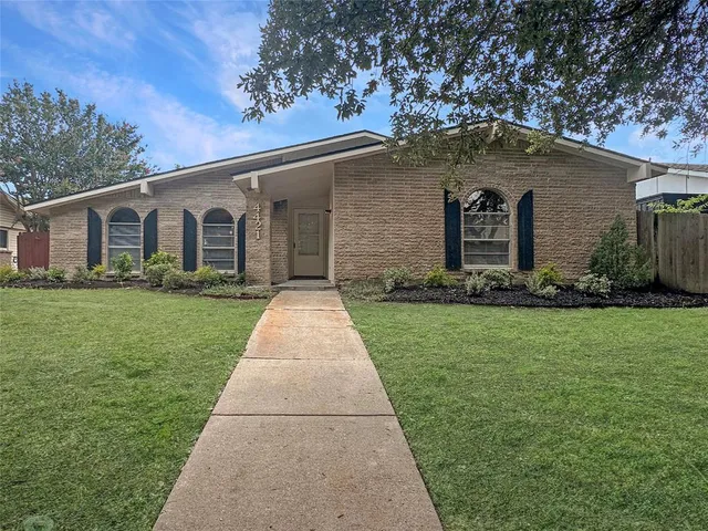 a front view of house with yard