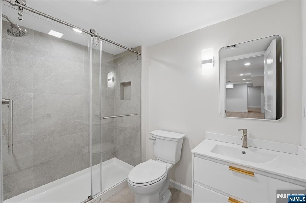 20 Barnsdale Road Wayne, NJ 07470 - Photo 32 of 40 a bathroom with a toilet a sink a mirror and shower