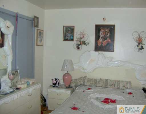 11 Mercer Street Carteret, NJ 07008 - Photo 2 of 4