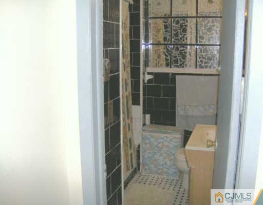 11 Mercer Street Carteret, NJ 07008 - Photo 3 of 4
