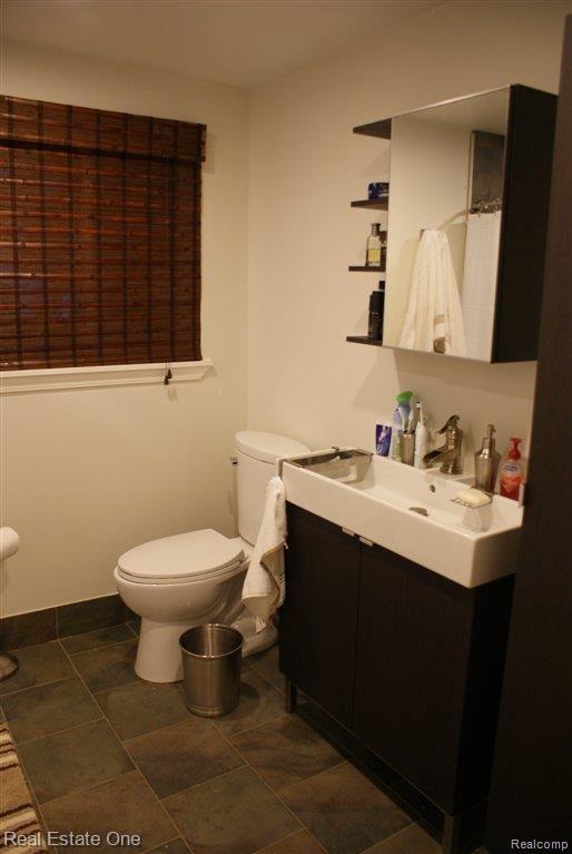 3100 Greenwood Street Rochester, MI 48309 - Photo 13 of 25 Main Bath