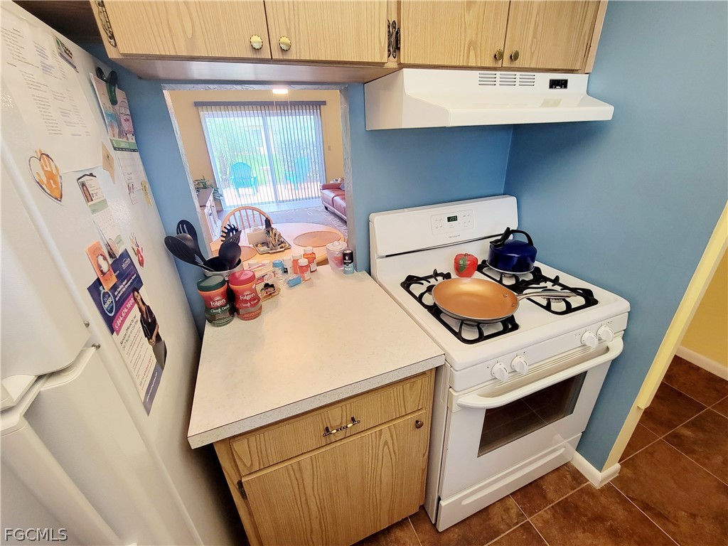 2206 East 6th Street Lehigh Acres, FL 33936 - Photo 12 of 30 a utility room with dryer and washer