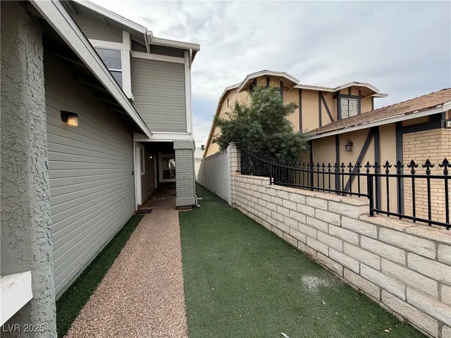 $2,100 | 516 Inness Avenue, Henderson, NV 89011