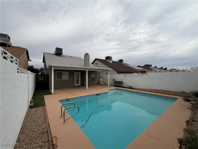 $2,100 | 516 Inness Avenue, Henderson, NV 89011