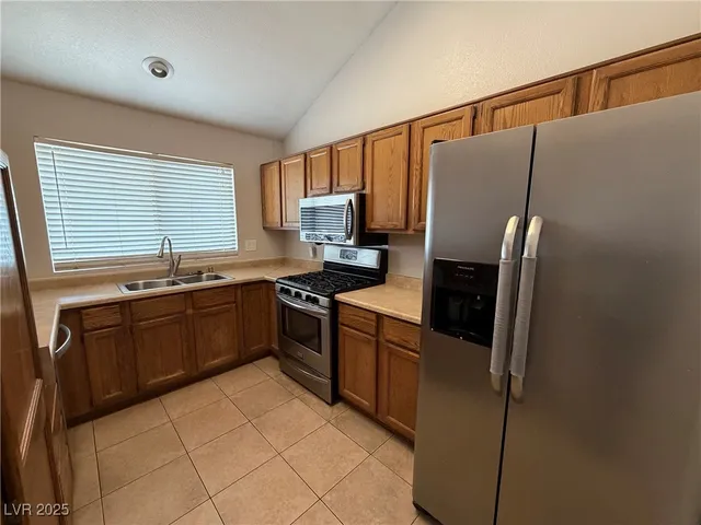 $2,100 | 516 Inness Avenue, Henderson, NV 89011