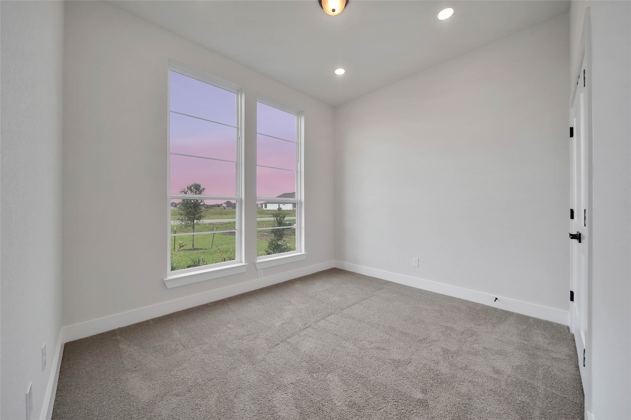 4610 Magnolia Bend Drive Rosharon, TX 77583 - Photo 28 of 48 an empty room with a window