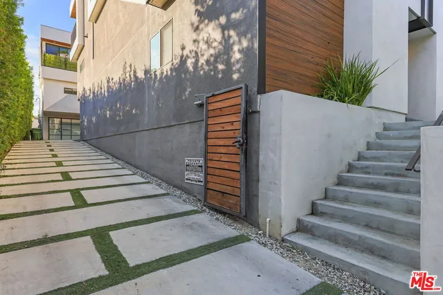 a view of entryway with a front door