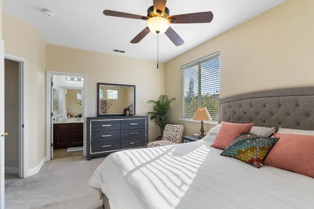 a view of yard with green space