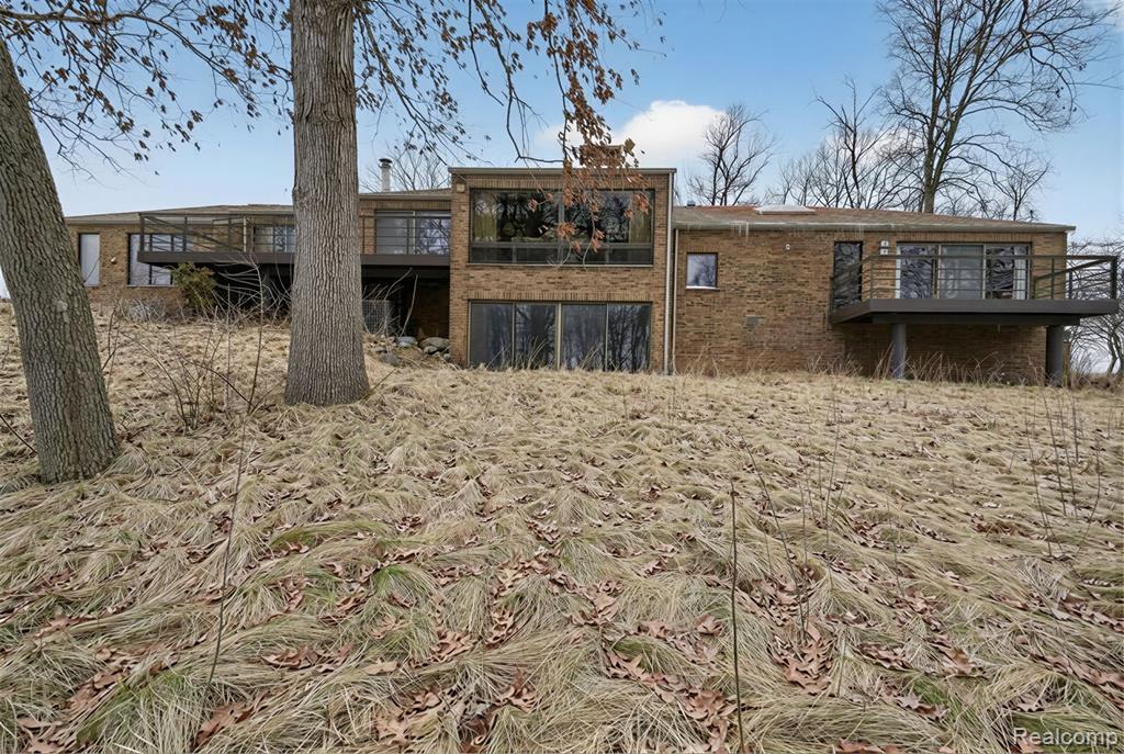 2551 Patterson Lake Road Pinckney, MI 48169 - Photo 17 of 95
