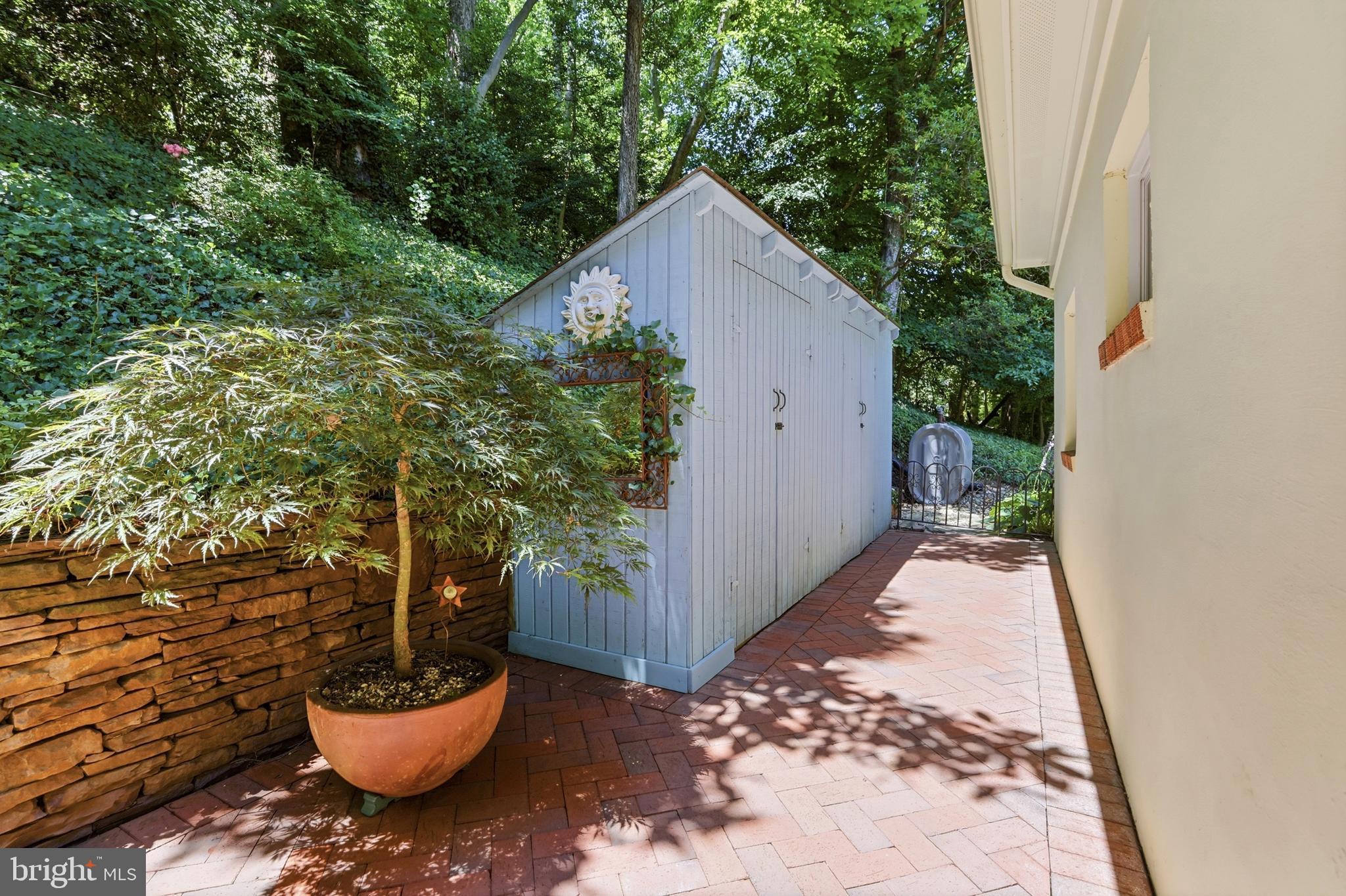 1724 Robinhood Road Annapolis, MD 21401 - Photo 43 of 73 Super cute garden shed with 2 seperate spaces.