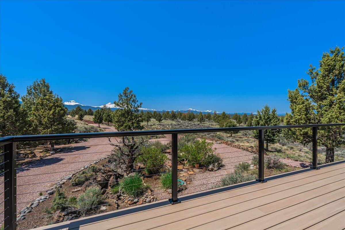 65580 Sisemore Road Bend, OR 97703 - Photo 43 of 67 Deck
