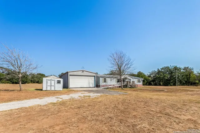 $285,000 | 337 County Road 2518, Moore, TX 78057