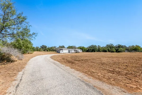 $285,000 | 337 County Road 2518, Moore, TX 78057