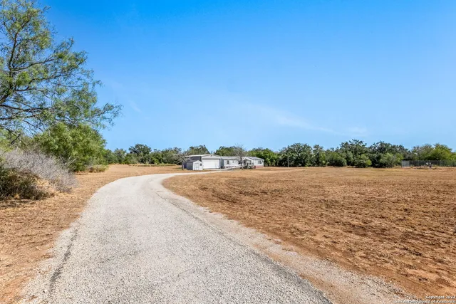 $285,000 | 337 County Road 2518, Moore, TX 78057