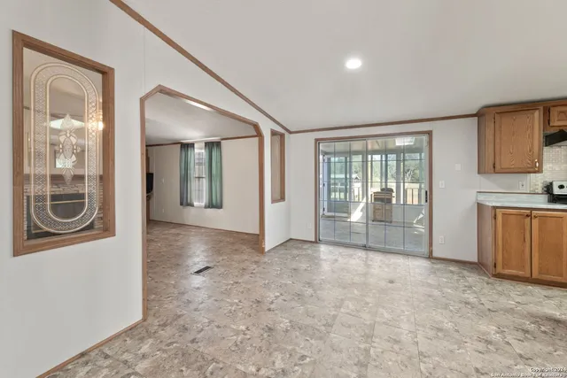 $285,000 | 337 County Road 2518, Moore, TX 78057