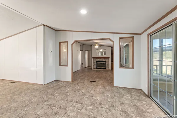 $285,000 | 337 County Road 2518, Moore, TX 78057
