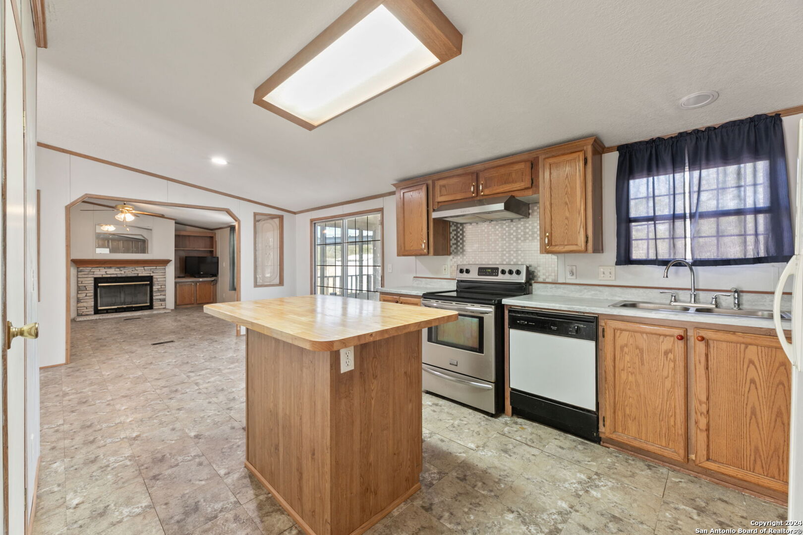 337 County Road 2518 Moore, TX 78057 - Photo 18 of 34