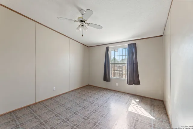 $285,000 | 337 County Road 2518, Moore, TX 78057