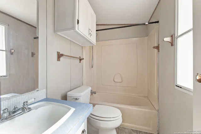 $285,000 | 337 County Road 2518, Moore, TX 78057