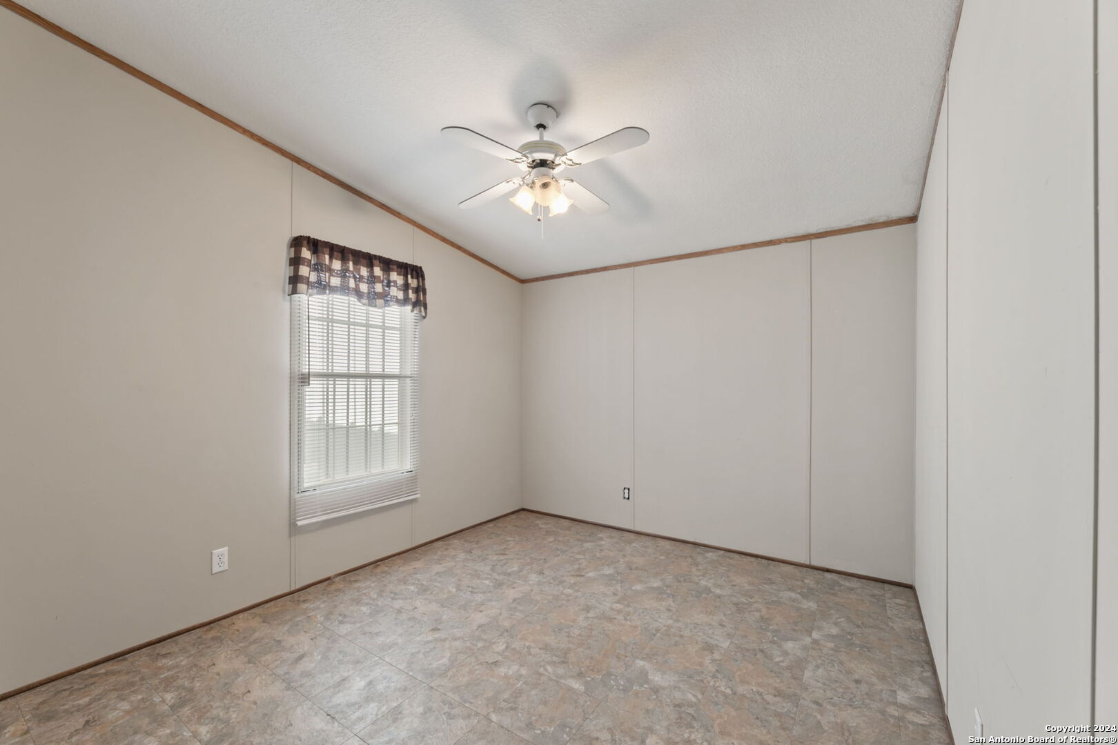 337 County Road 2518 Moore, TX 78057 - Photo 24 of 34