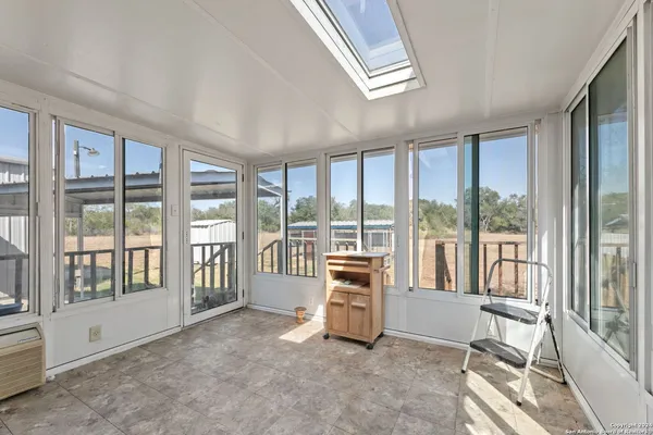 $285,000 | 337 County Road 2518, Moore, TX 78057