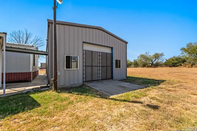 $285,000 | 337 County Road 2518, Moore, TX 78057
