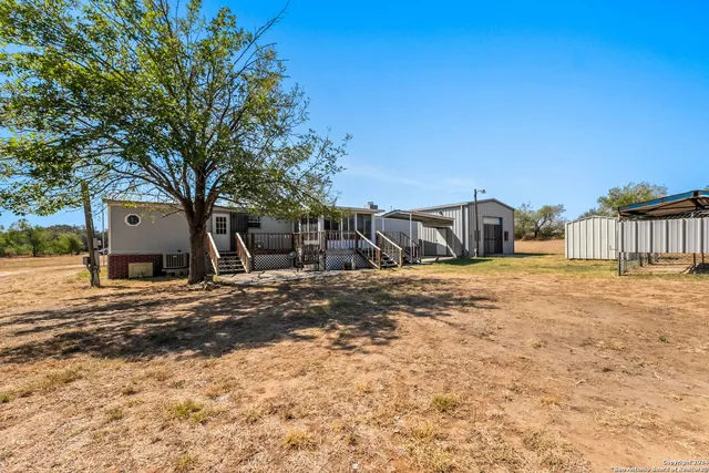$285,000 | 337 County Road 2518, Moore, TX 78057