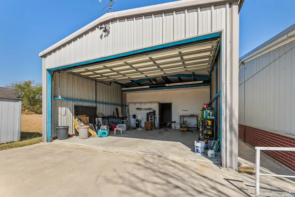 $285,000 | 337 County Road 2518, Moore, TX 78057