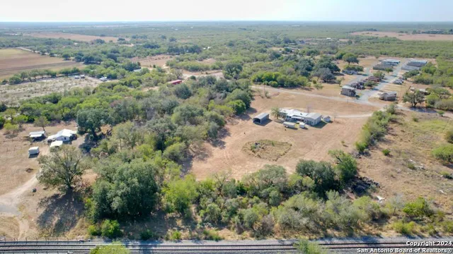 $285,000 | 337 County Road 2518, Moore, TX 78057