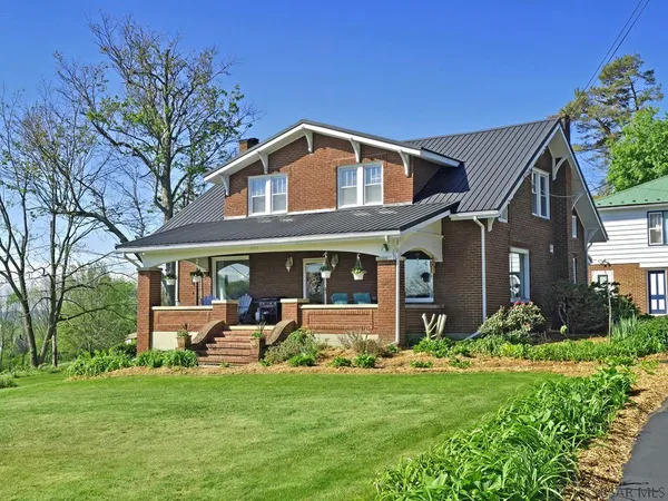 $349,900 | 3145 Springs Hill Road, Springs, PA 15562
