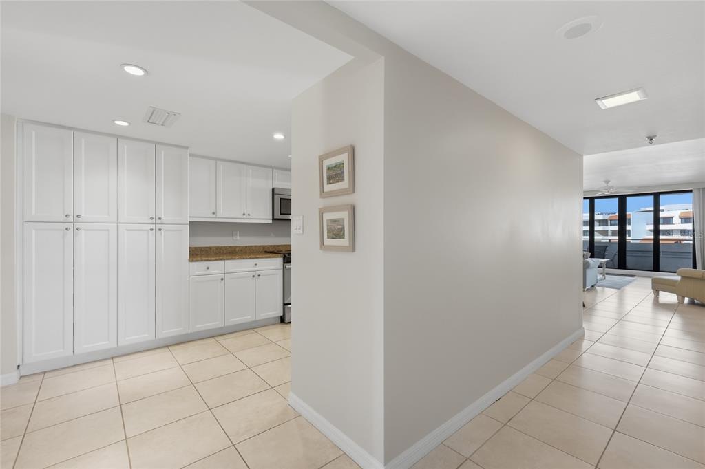1425 Gulf Of Mexico Drive, Unit 408 Longboat Key, FL 34228 - Photo 15 of 45
